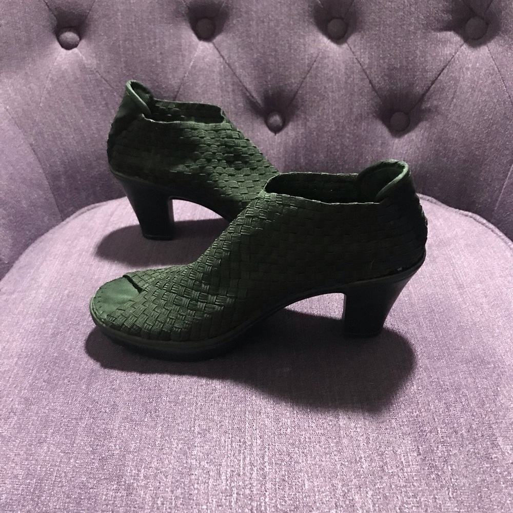 Basket weave open toe low heel shoe